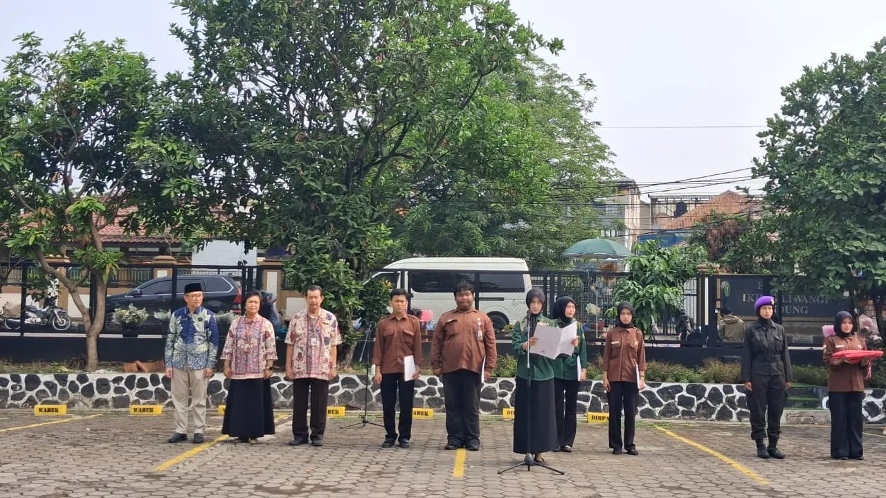 Pelaksanaan upacara peringatan Hari Sumpah Pemuda ke-98 di IKIP Siliwangi