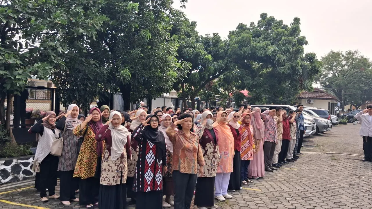Para dosen IKIP Siliwangi mengikuti upacara peringatan Hari Sumpah Pemuda ke-98
