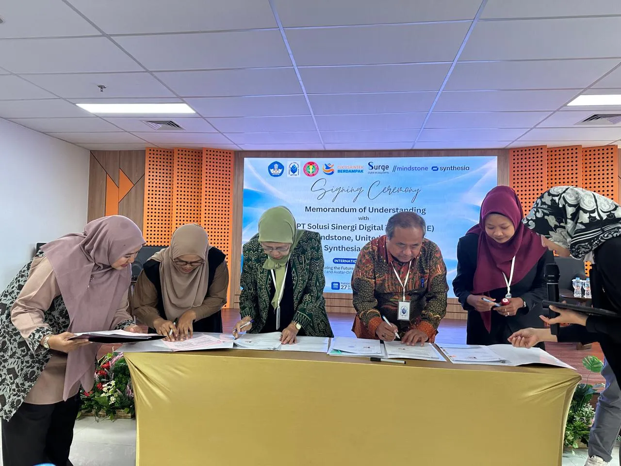 Penandatanganan MoU IKIP Siliwangi dengan PT Surge, Mindstone, dan Synthesia di Universitas Esa Unggul, Jakarta