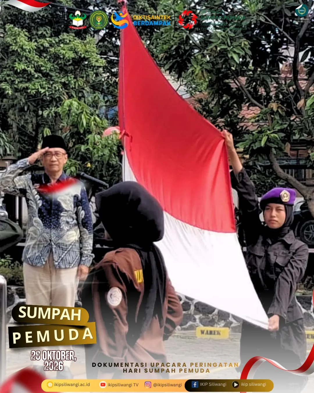 Pengibaran bendera merah putih pada upacara Hari Sumpah Pemuda