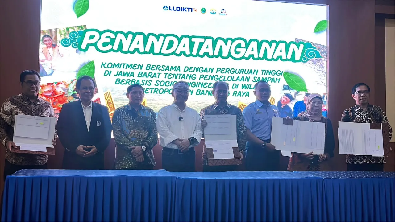 Penyerahan Dokumen Komitmen Pengelolaan Sampah