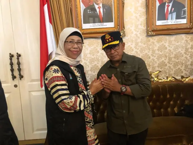 Rektor IKIP Siliwangi beserta Paguyuban Guru Besar LLDikti 4 melakukan Bhakti Sosial kepada Korban Bencana Alam di Cianjur
