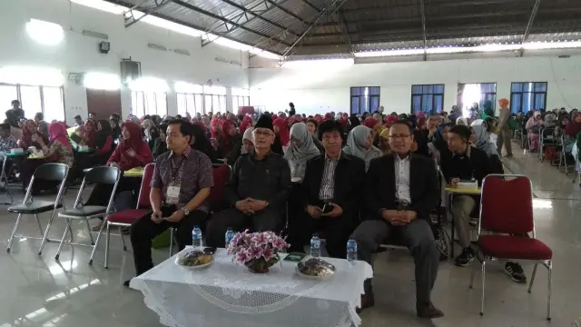 Koordinator Kopertis Wil IV Jabar Banten Menjadi Pemateri dalam Seminar Nasional dan Workshop "Pengembangan Profesi Guru dari Perspektif Psikologi Pendidikan"