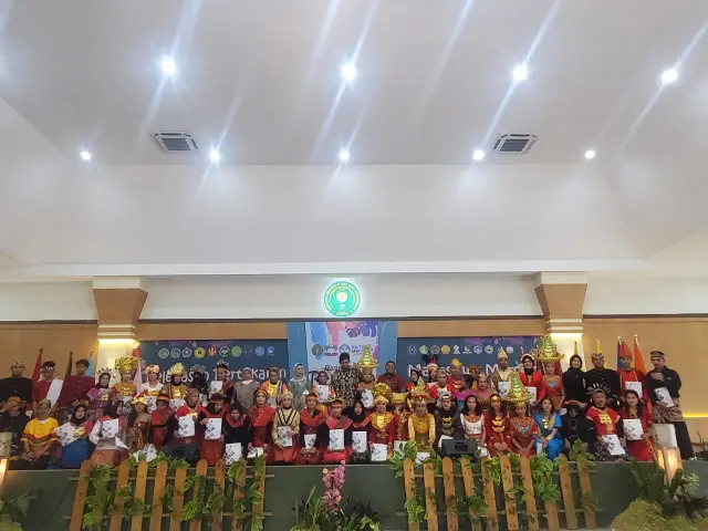 Semarak Pagelaran Budaya Meriahkan Pelepasan Program PMM ke-2 IKIP Siliwangi Tahun 2022