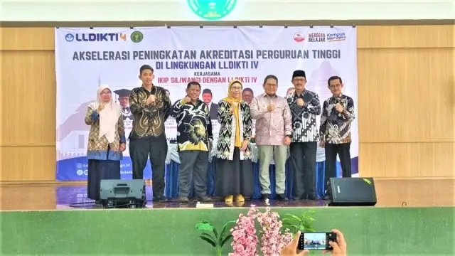 Akselerasi Peningkatan Akreditasi Perguruan Tinggi LLDIKTI IV di IKIP Siliwangi