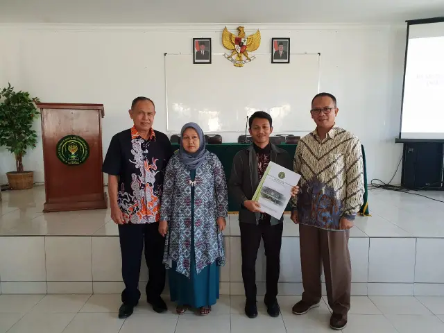 IKIP Siliwangi Serahkan Beasiswa Bagi Mahasiswa Berprestasi