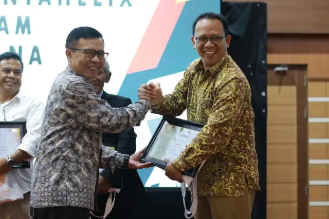Rektor IKIP Siliwangi, Tampil Sebagai Pemateri dalam Seminar Nasional Pentahelix bersama BNPB Pusat