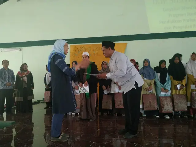 Usai diumumkan rekomendasi Prodi PPG, IKIP Siliwangi Gelar Tasyakur Bersama Anak Yatim.