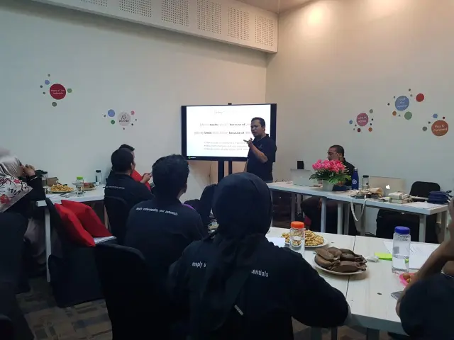 IKIP Siliwangi Kirimkan Tim untuk Kembangkan Pusat Layanan Karir (Career Development Center/ CDC)