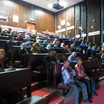 Ketua STKIP Siliwangi Bandung (Dr. H. Heris Hendriana, M.Pd.) Menyampaikan Materi pada Seminar Pendidikian Guru Nusantara di IPG Kampus Temonggong Ibrahim Johor Malaysia