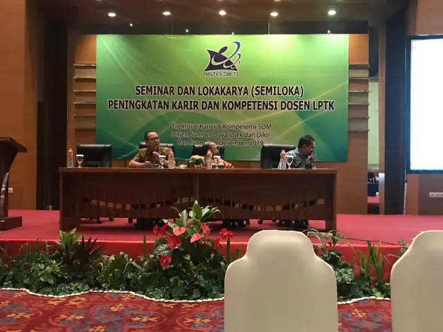 Rektor IKIP Siliwangi, Angkat Tema Pengembangan Karir Dosen dalam Semiloka Kompetensi Dosen LPTK