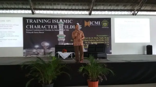 ICMI dan STKIP Siliwangi menyelenggarakan Training Islamic Character Building