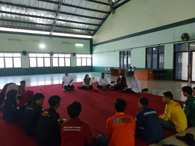 Laksanakan Audiensi, Mahasiswa dan Pimpinan IKIP Siliwangi Berdiskusi untuk Kelancaran Proker
