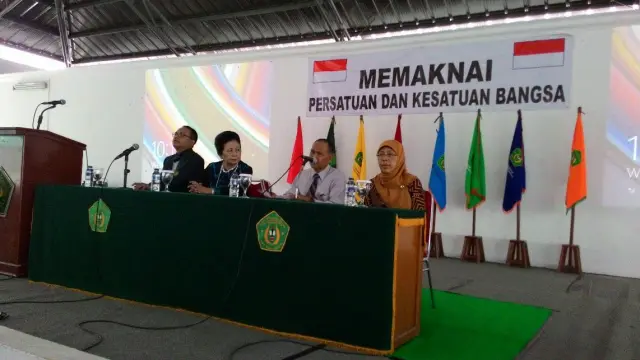 Kuliah Umum Bersama Dra. Hj. Popong Otje Djundjunan