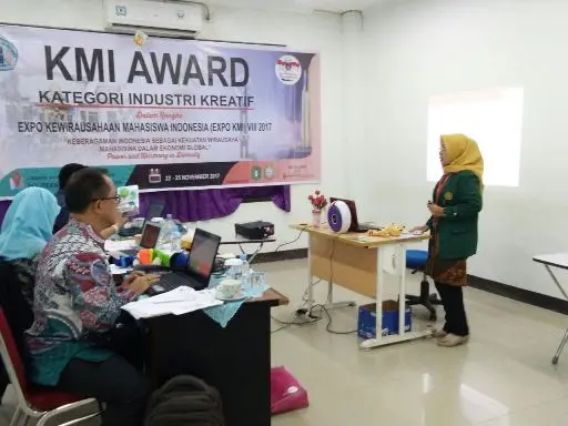 Penampilan Mahasiswa STKIP Siliwangi dalam Pameran Wirausaha di KBMI Expo 2017