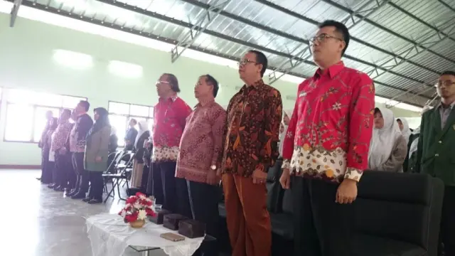 Semnas PGSD STKIP Siliwangi "Meningkatkan Kualitas Pendidikan Guru Sekolah Dasar dalam Membangun Generasi Emas 2045"