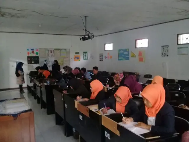 Sidang Sarjana Pendidikan Masyarakat IKIP Siliwangi