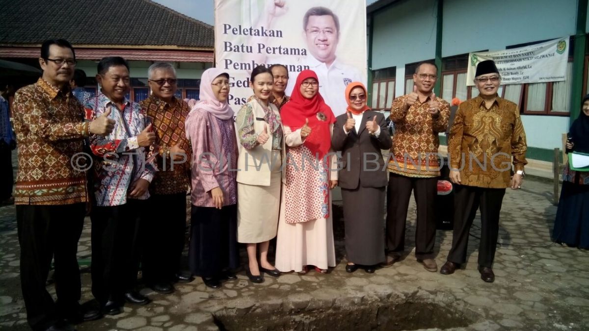 Dr. Hj. Netty Prasetyanti Heryawan Meletakkan Batu Pertama Gedung Pascasarjana