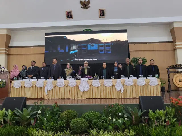 Lebih Dari 300 Mahasiswa PPG Dalam Jabatan Dikukuhkan Sebagai Guru Profesional Pada Acara Yudisium dan Sumpah Profesi