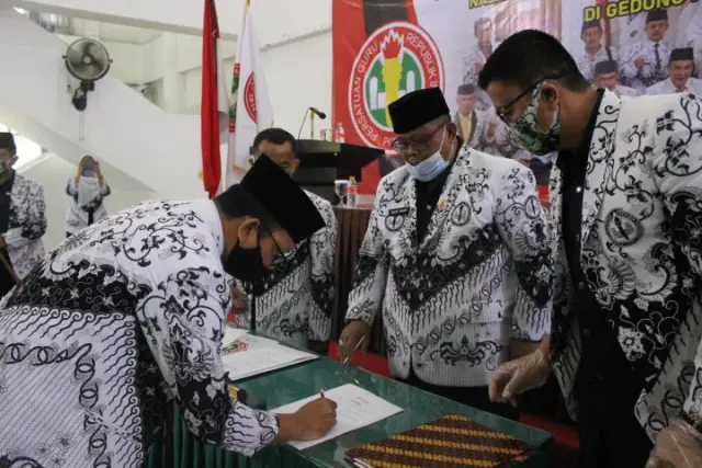Rektor IKIP Siliwangi Dilantik Menjadi Ketua Dewan Pakar PGRI Jawa Barat