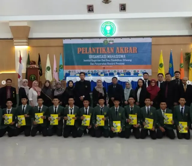 Pelantikan Akbar Ormawa 2023 oleh Rektor IKIP Siliwangi dan Penyerahan Penghargaan Mahasiswa Berprestasi