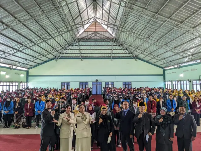 Lebih dari 1.450 Mahasiswa Baru, Resmi Dikukuhkan Rektor IKIP Siliwangi dan Ketua Yayasan Kartikajaya