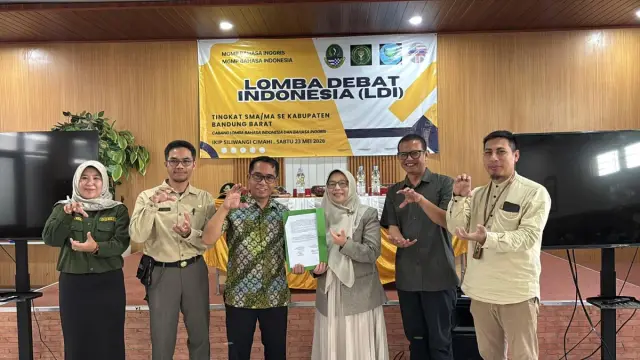 Fakultas Pendidikan Bahasa IKIP Siliwangi Berkolaborasi dengan MGMP Gelar Lomba Debat Indonesia Tingkat SMA/MA/SMK se-Kabupaten Bandung Barat