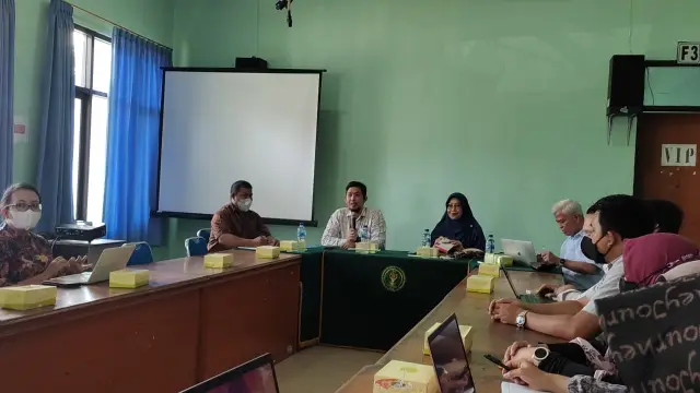 Tingkatkan Kualitas Publikasi Ilmiah Dosen di IKIP Siliwangi, Awardee World Class Professor (WCP) Tahun 2022 Gelar Kegiatan Fine Tuning Manuscript untuk Publikasi di Jurnal Internasional Bereputasi