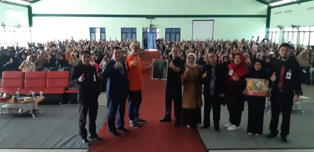 Hadirkan Dik Doank, PGSD IKIP Siliwangi Sukses Gelarkan Seminar Pendidikan Karakter