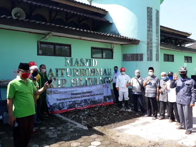 IKIP Siliwangi Bekerjasama dengan ICMI Jawa Barat Gelar Operasi Kebersihan di Mesjid