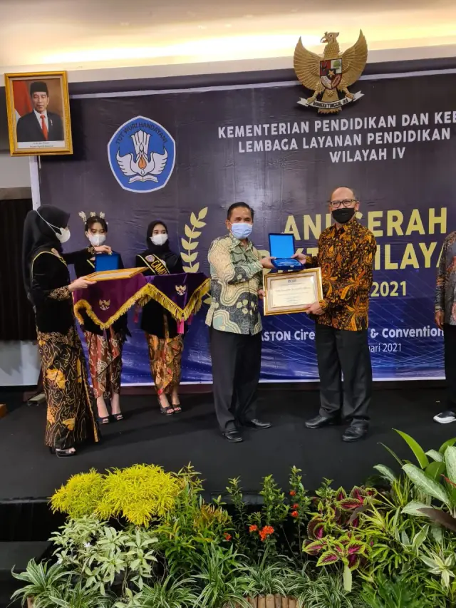 IKIP Siliwangi Terpilih Sebagai Perguruan Tinggi Ilmu Pendidikan Terbaik di Jawa Barat dan Banten
