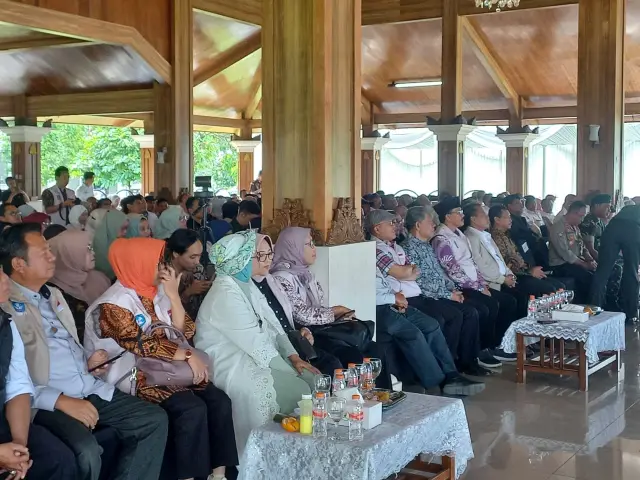 Sinergi Pendidikan: Rektor IKIP Siliwangi Hadiri Penutupan PTMGRMD Tipe 3 Bersama Pimpinan Lembaga Pendidikan dan Pemerintah Kabupaten Sumedang