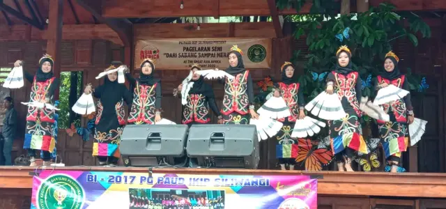 Kembangkan Kompetensi Mahasiswa, Prodi PGPAUD Gelar Pameran Tari PAUD di The Great Asia Africa