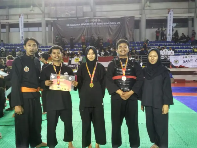 UKM Merpati Putih Rebut Medali Emas dan Perak dalam Kejuaraan Pencak Silat Paku Bumi Open VII