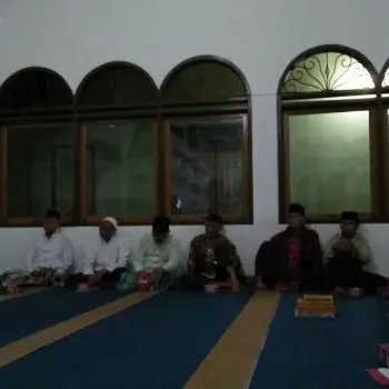 Sambut Tahun Baru, Mahasiswa STKIP Siliwangi Mabit di Masjid Baiturrahman