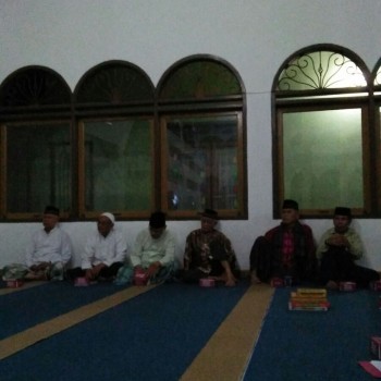 Sambut Tahun Baru, Mahasiswa STKIP Siliwangi Mabit di Masjid Baiturrahman