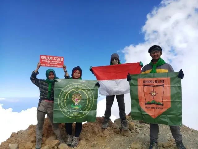 Menggapai Kaki-Kaki Langit di Puncak Gunung Rinjani
